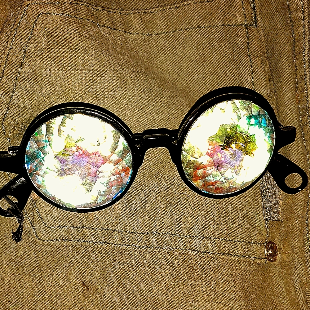 GloFX Trippy kaleidoscope glasses